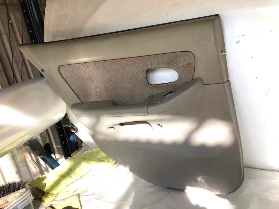 2004 - 2006 HYUNDAI ELANTRA задняя дверь внутренняя отделка панели слева со стороны водителя 2,0 л LH - Изображение 1 из 4