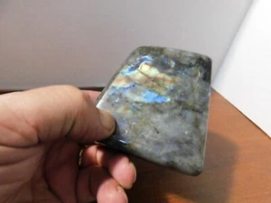 HERMOSA PIEDRA FORMA INDEPENDIENTE LABRADORITA - DE MADAGASCAR - 1 lb 10 oz - Imagen 1 de 8