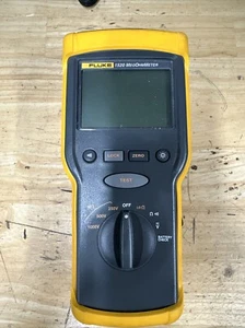 Fluke 1520 MegOhmMeter - Picture 1 of 7