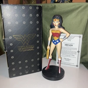 Warner Brothers Studio Store Wonder Woman 12" Maquette Limited Edition - Picture 1 of 8