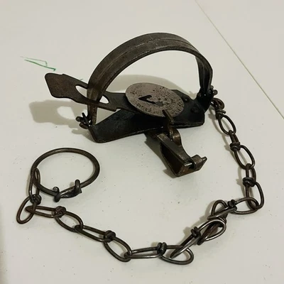 Vintage Oneida Victor #1 1/2 Small Animal Jump Trap Primitive Decor Metal - Image 1 of 4