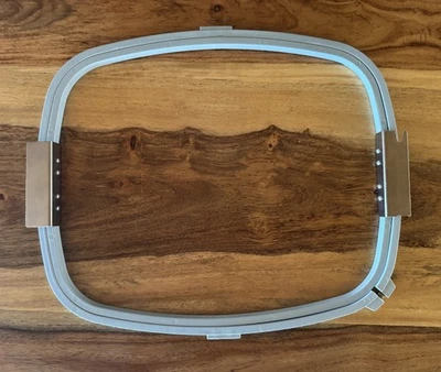 Aro trasero chaqueta bordada Melco 010942-02 36x30 cm (14,25x11,75 pulgadas) Foto 1 de 2