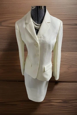 NEW $320 Anne Klein Skirt Suit Size 8P Fits Like 6P Two Piece Set White Pockets - Image 1 of 4
