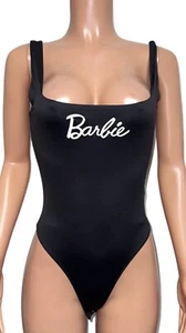 Barbie X Forever 21 schwarz Logo Body Work Out SM Strand Urlaub Cosplay Kostüm - Bild 1 von 3