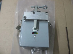 INTERRUPTOR DE SEGURIDAD TRANSPORTADOR CMH 166004LVA 600V 8A CON LED ESTROBOSCÓPICO P9418A - Imagen 1 de 3