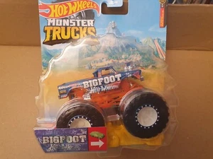 HOT WHEELS MONSTER TRUCKS 1/64  10/75 BIGFOOT NEW ON CARD - Picture 1 of 2