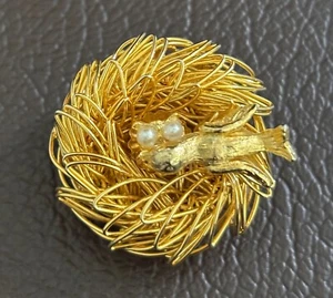 Vogel auf Nest Anstecknadel Brosche Vintage goldfarben gedreht gewickelt Draht 4 Kunstperlen Eier - Bild 1 von 14