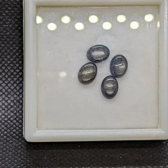 Set of 4 Black Star Sapphire loose gemstones vintage 20+ years old - Image 1 of 2