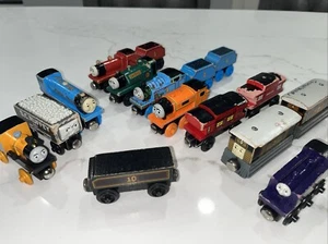 VINTAGE Lot Of Thomas the Train & Friends Magnetic Wooden Railway Engines & Cars - Picture 1 of 13