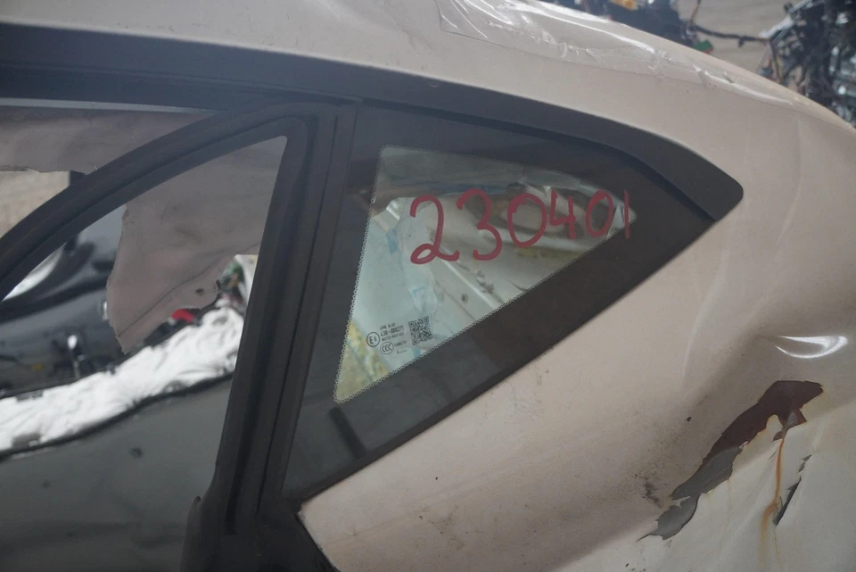 Cuarto trasero izquierdo panel ventana vidrio KY63-C29751-AE Aston Martin Vantage 2019 Foto 1 de 2