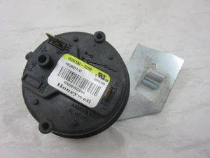 CARRIER BRYANT PAYNE HK06WC090 HONEYWELL IS20130-3288 FURNACE PRESSURE SWITCH - Picture 1 of 4