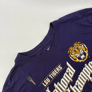 Nike LSU Tigers 2019 Fútbol Campeones Nacionales Manga Larga PÚRPURA Talla XXLGRANDE - Imagen 1 de 8