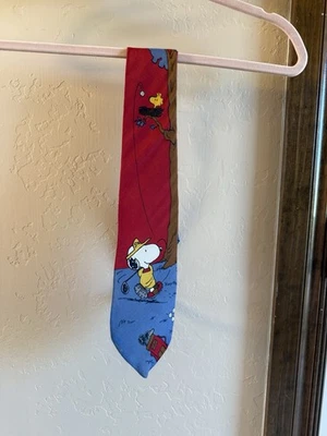 Corbata de seda Peanuts Snoopy de colección con patrón de golf para hombre hecha en EE. UU. Corbata roja fresca Joe Foto 1 de 4