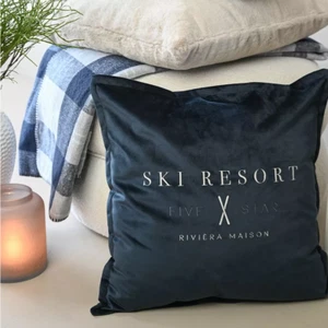 Riviera Maison Kissenbezug RM Ski Resort 50x50 cm velvet blau Samt  - Bild 1 von 3