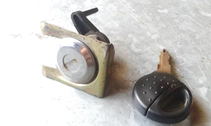 BARILLET ET CLE PEUGEOT 206 - Bild 1 von 4