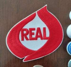 Real Seal Logo Patch weiß rot Pop Art ikonisch bestickt Bügelbild Patch 3x3,25" - Bild 1 von 3
