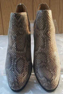 New Directions Women Snakeskin Texture Ankle Booties 8.5M "Super Cute" 😍 - Picture 1 of 6