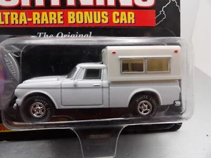 WHITE LIGHTNING 1960'S STUDEBAKER CHAMP JOHNNY LIGHTNING TRUCKIN' AMERICA 1:64 - Picture 1 of 5