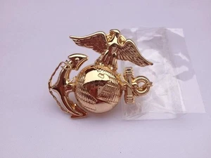 WWII USMC Officer Ega Barracks Metal Hat Badge Gold - Picture 1 of 3