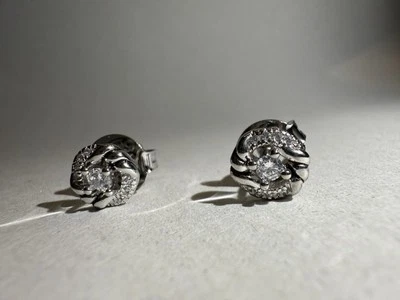 Серьги-гвоздики Infinity из стерлингового серебра 925 пробы с бриллиантами David Yurman - Изображение 1 из 4