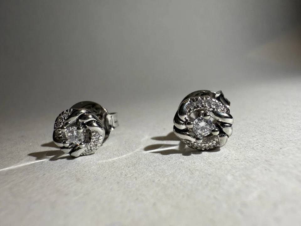 Aretes infinitos de diamantes de plata de ley 925 David Yurman Foto 1 de 4