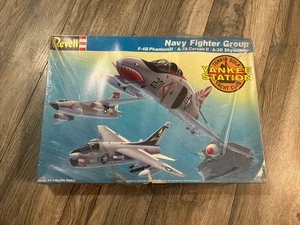 Revell Navy Fighter Group F-4B Phantom A-7A Corsair A-3D Skywarrior Modellbausatz - Bild 1 von 6