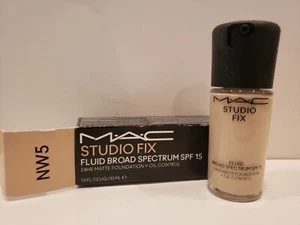 Mac - Studio Fix Fluid 24 Stunden Matte Foundation BS LSF 15 - NW5 - 1 Oz - Neu im Karton - Bild 1 von 1