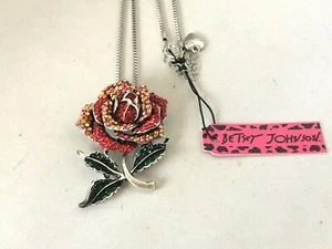 COLLANA SPILLA CIONDOLO ROSA TONO ARGENTO CRISTALLO COLORATO BETSEY JOHNSON - Foto 1 di 2