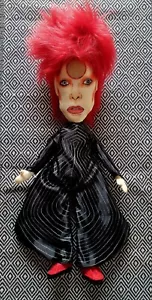 David Bowie - Bambola Di Pezza Fatta Interamente a Mano Alta 50cm *Idea Regalo* - Foto 1 di 10