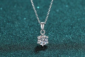 1ct 6.5mm Round Moissanite 925 Sterling Silver Pendant Necklace Fine Jewellery - Picture 1 of 9