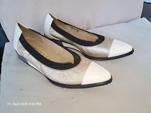 Leder Ballerinas gold weiss kleiner Keilabsatz Gummizug Gr 36 - Brunate / Italy - Bild 1 von 5