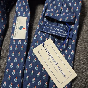 Vineyard Vines Custom Collection Silk Blue Red White Tie Necktie NWT - Picture 1 of 6