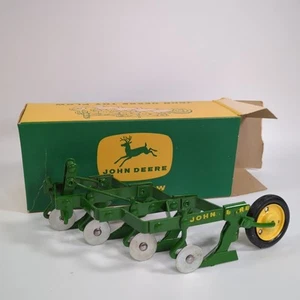 Arado de 4 fondos Toy Eska John Deere 3 - Imagen 1 de 16