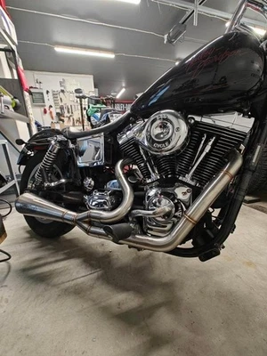 Piezas de escape Harley Davidson Dyna Wide Glide Foto 1 de 4