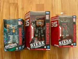 Transformers War For Cybertron SIEGE SOUNDBLASTER, AIRWAVE, BLUESTREAK