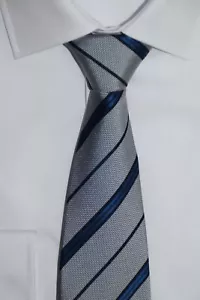 Corbata HUGO BOSS TAILORED, 100% seda, hecha a mano en Italia - Imagen 1 de 6
