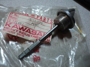 Kawasaki KD KE KS KD125 KE125 KS125 1974-83 tapón de varilla de medición de aceite nuevo fabricante de equipos originales 16115-020 - Imagen 1 de 3