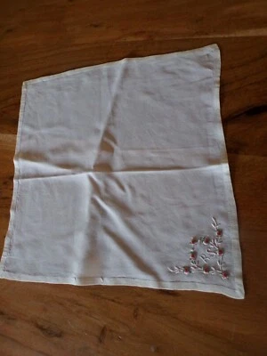 Linge ancien Mouchoir Pochette en soie  ecrue  broderies de fleurs roses et mono - Photo 1/2