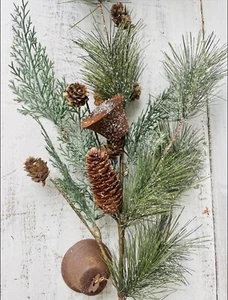 Eiskiefer & rostige Glocke Weihnachtszweig für Gestecke oder Herzstück Deko NEU - Bild 1 von 10