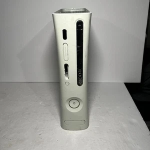 Microsoft Xbox 360 Weiß Fat Nur Konsole - Schaltet Ein - Für Teile oder Reparatur - Bild 1 von 5