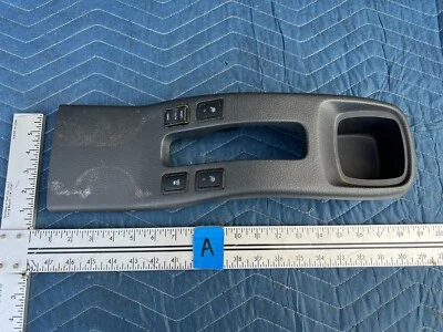 2010-2013 Suzuki SX4 Hatchback Center Hand Brake Surround Trim 7582280J0 #1263CN — 第 1/4 张图片