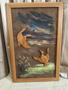 Quadro in legno con cornice anatre larde che volano sopra lo stagno su tela firmato 26,5”x17” - Foto 1 di 13