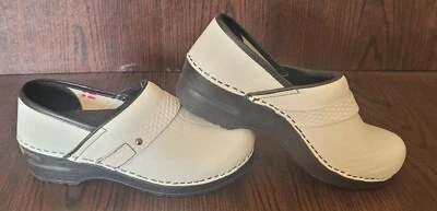 Zapatos zuecos sin cordones Sanita de charol blanco para mujer 6 (25) Foto 1 de 4