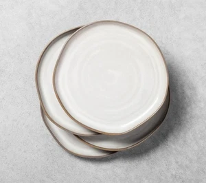 Herz & Hand mit Magnolie 4 Stück Reaktive Glasur Steinzeug Salatteller 8,5" Grau - Bild 1 von 4