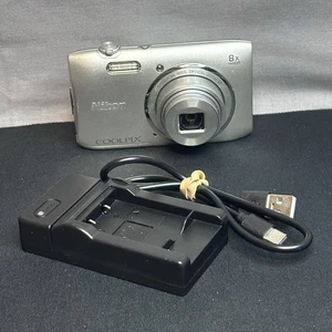 Nikon Coolpix S3600 Digitalkamera 20.1MP Wide, 8x Optic Zoom silber mit Ladegerät - Bild 1 von 5