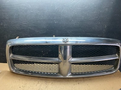 Dodge Ram 1500 2002 2003 2004 2005 OEM parrilla delantera superior U6108 DG Foto 1 de 4