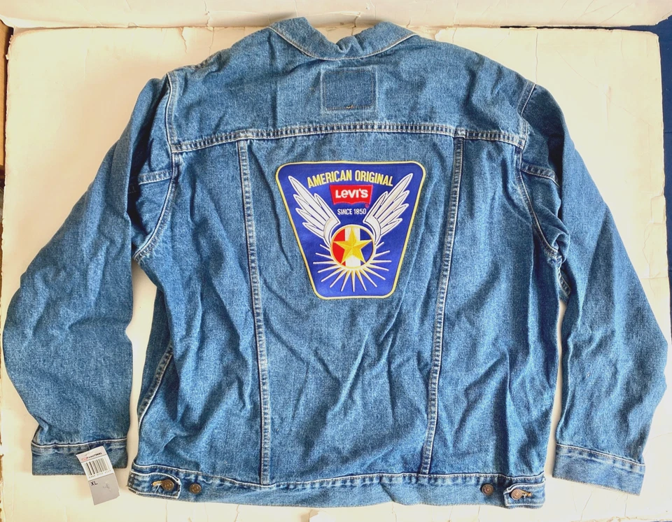 Vintage 90s Levi’s Denim Trucker Jacket Medium 70507-4890