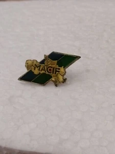 Pin's Pins Pin Assurance Mutuelle  "MACIF"  - Picture 1 of 2