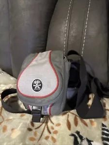 Crumpler The Crisp E 600 Camera Bag Red Green Grey Padded with Strap Vintage - Picture 1 of 3