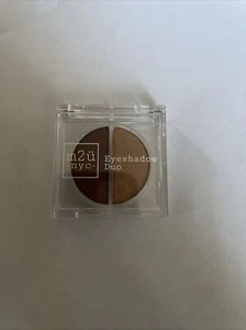 M2Ü M2U NYC Cobble Hill Eyeshadow Duo E12601 Matte Shimmer .07 oz 2g NEW - Picture 1 of 1